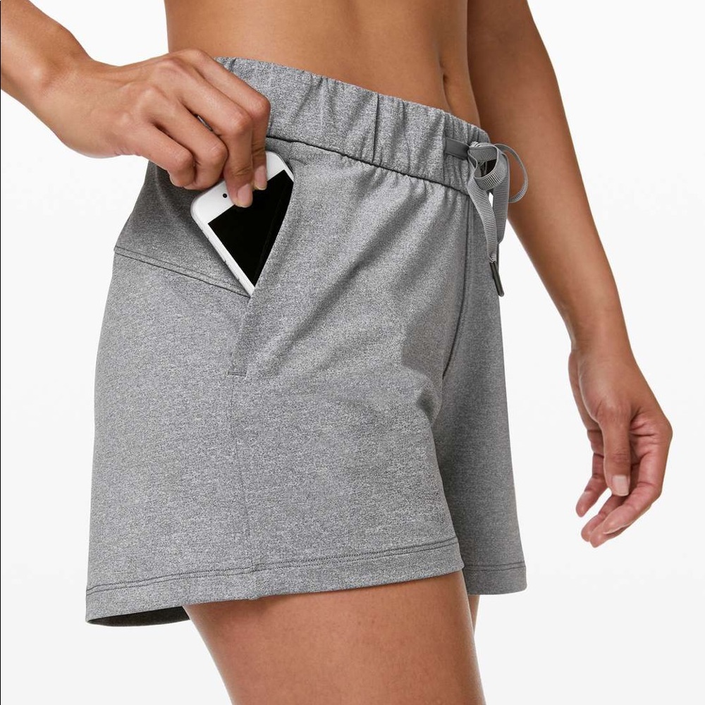 Lululemon On The Fly Short 2.5in Heathered Slate
